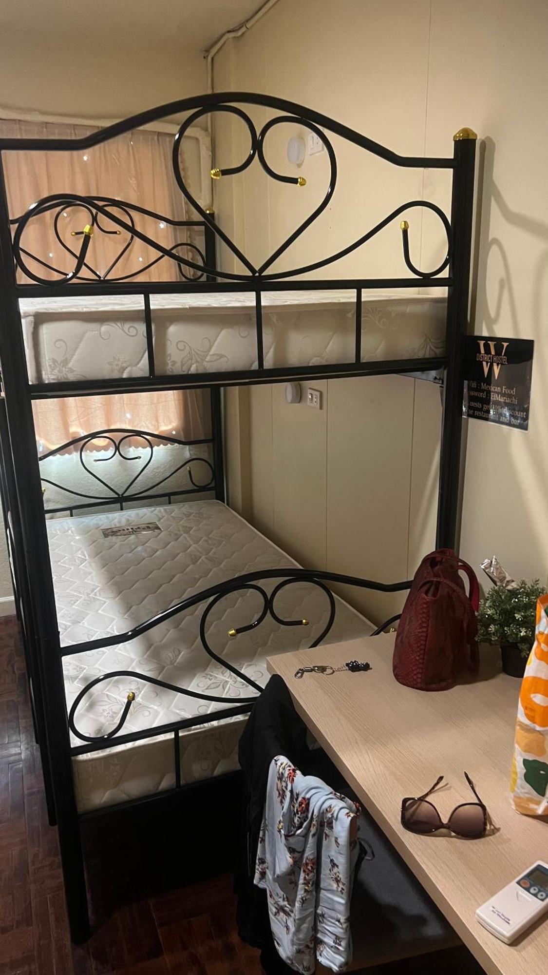W District Hostel Бангкок Экстерьер фото