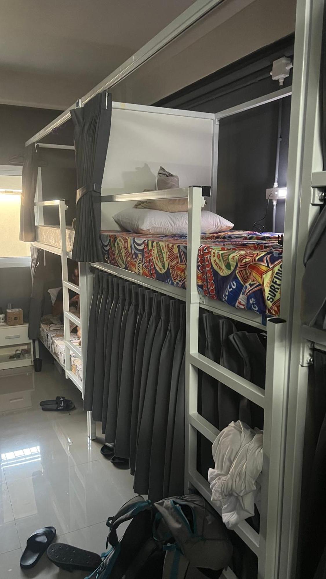 W District Hostel Бангкок Экстерьер фото
