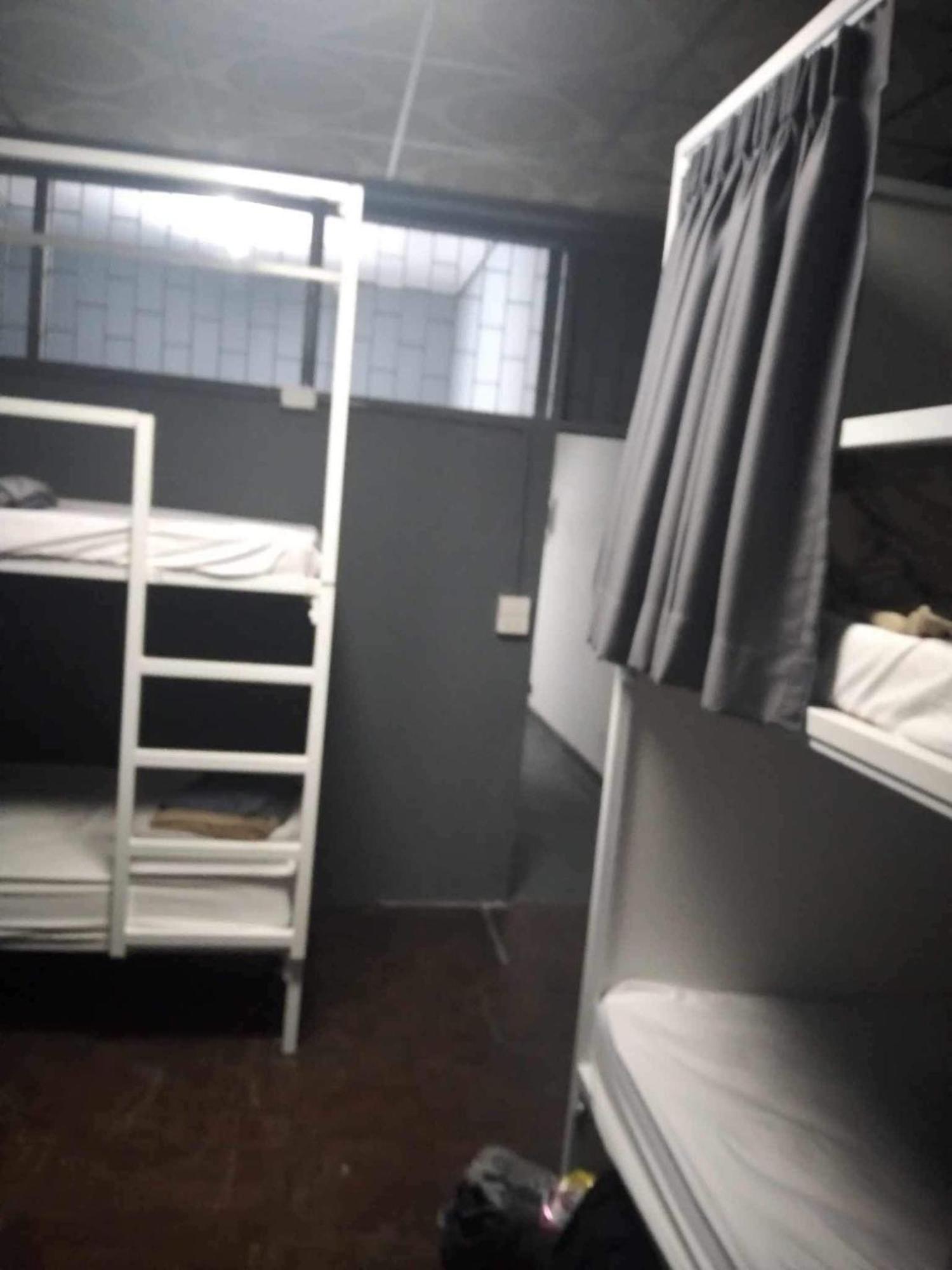 W District Hostel Бангкок Экстерьер фото