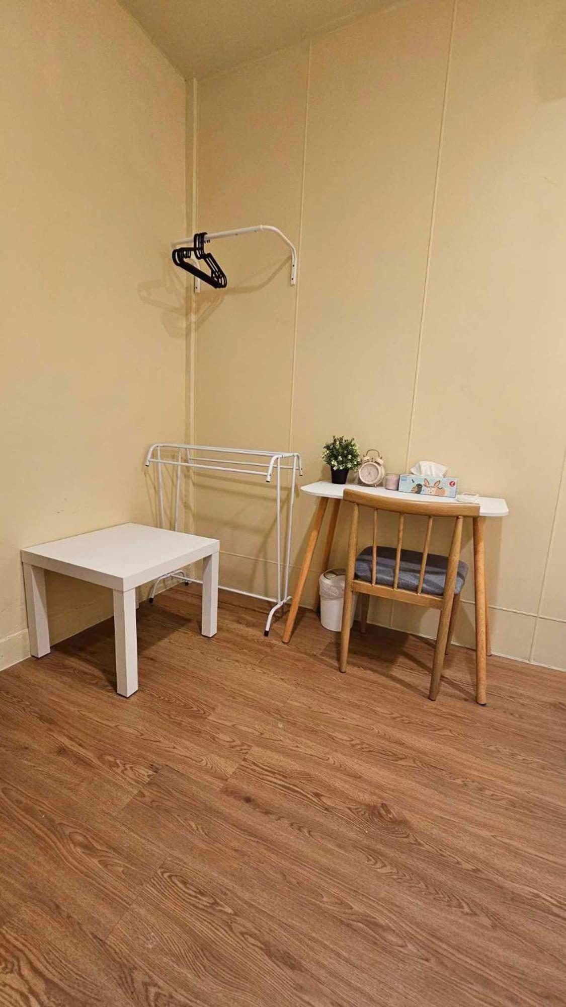 W District Hostel Бангкок Экстерьер фото